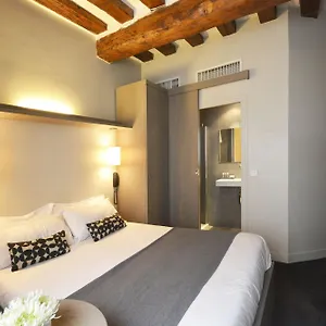 Des Princes 2*, Paris France